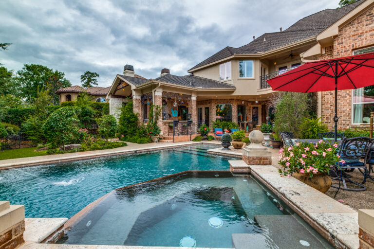 Shoot2Sell Real Estate Photography Blog - Try 1,000 words to sell Hot Tub Image